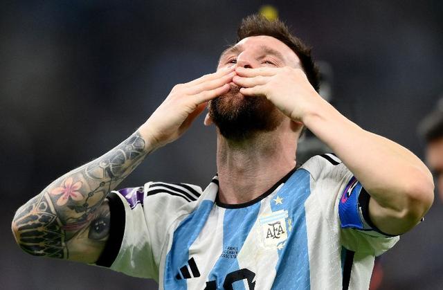 Doinb在巴塞罗那比赛中夺冠，出色发挥引发热议！